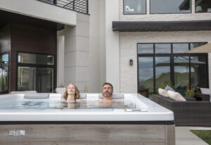 Bullfrog Spas Hot Tub STIL 4