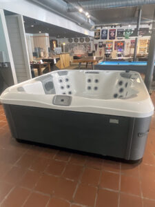 Bullfrog Spas X7 Floor Model